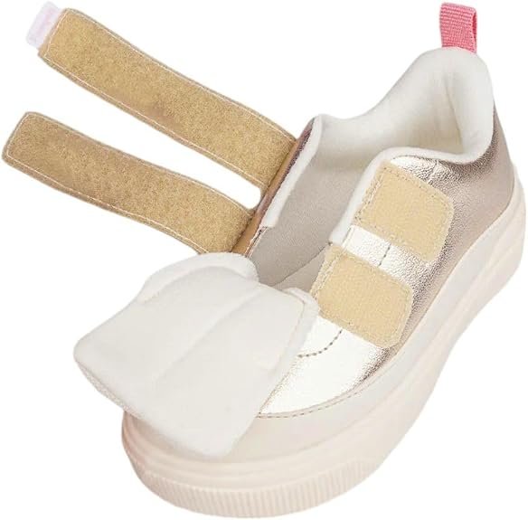 Tênis Pampili Cacci aberto mostrando as tiras de velcro